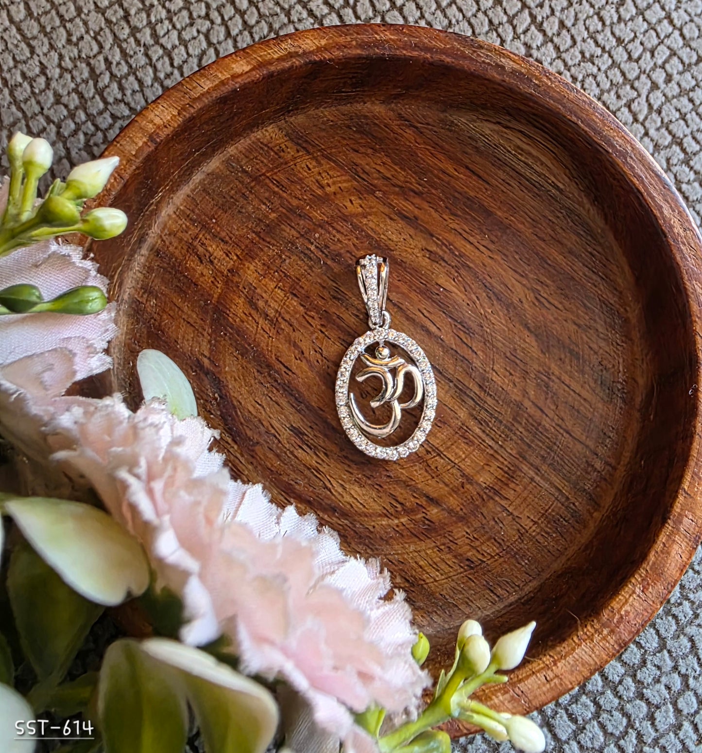SST 614 | OM SYMBOL HALO PENDANT