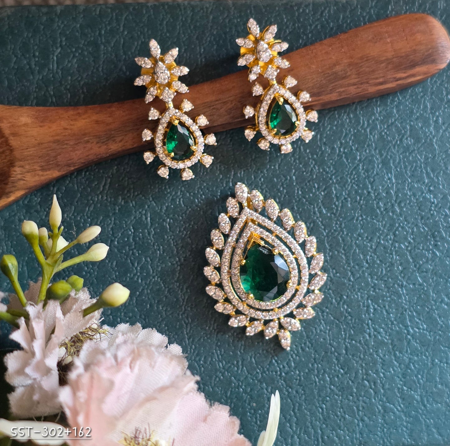SST 302 + 162 | EARRINGS AND PENDENT SET