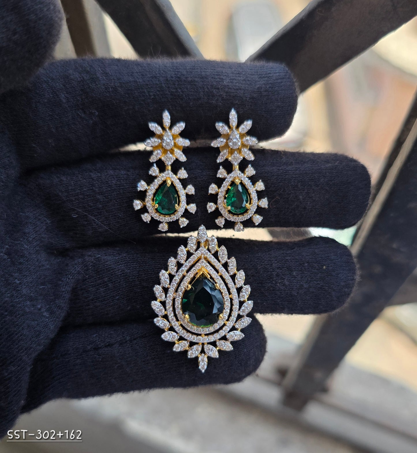 SST 302 + 162 | EARRINGS AND PENDENT SET