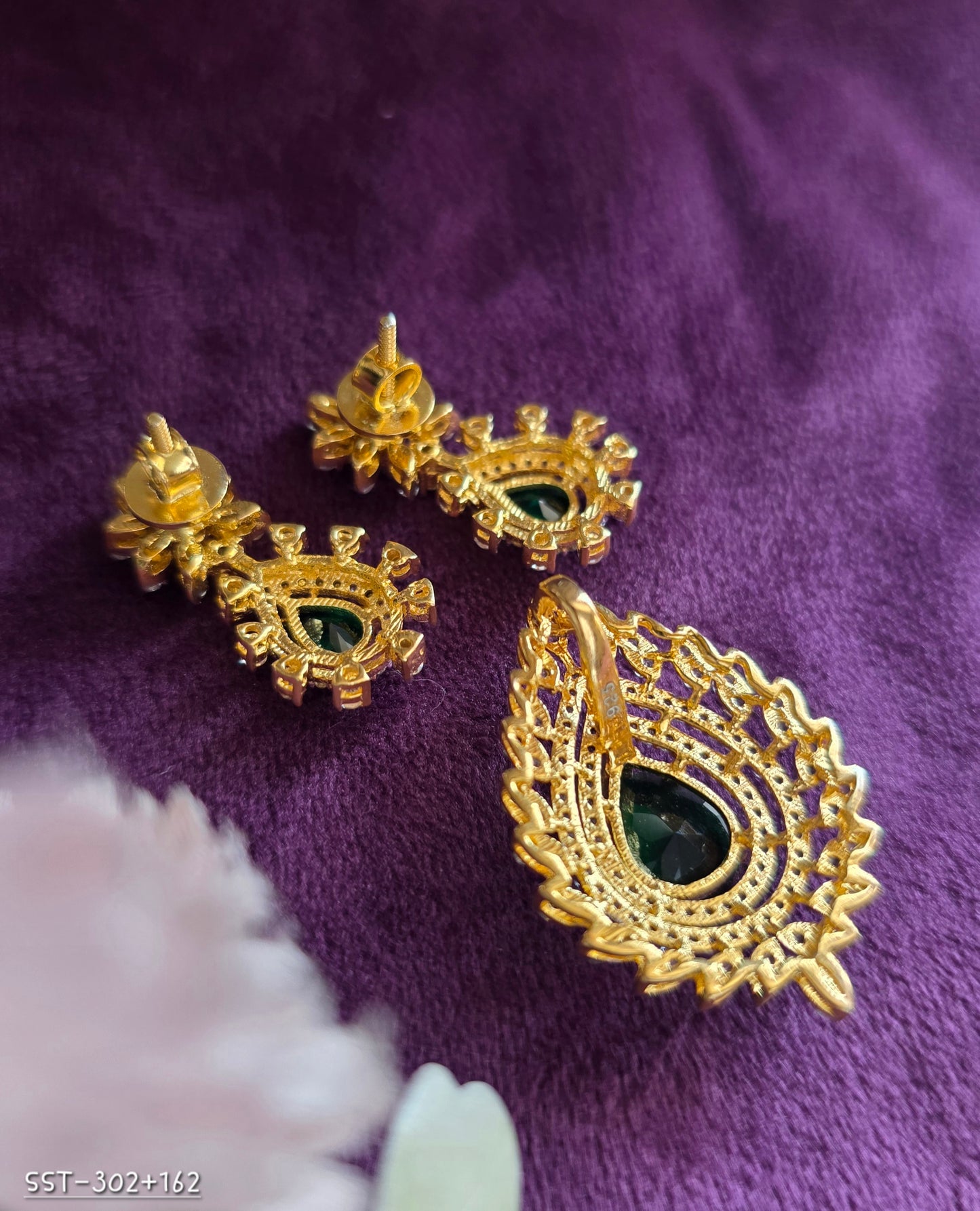SST 302 + 162 | EARRINGS AND PENDENT SET
