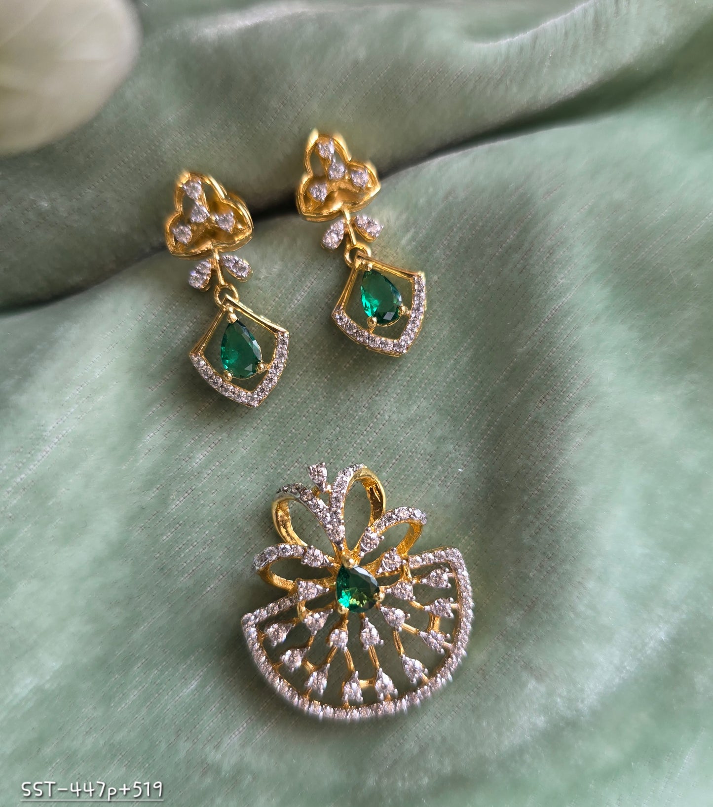 SST 447P + 519 | EARRINGS AND PENDENT SET