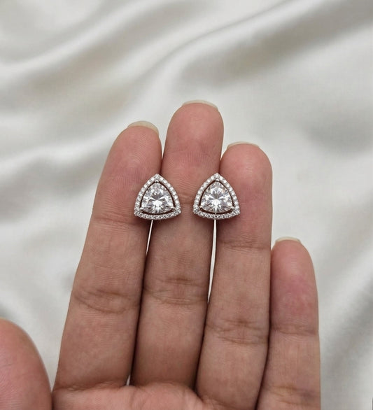 SST 501 | TRIANGLE STUD EARRINGS WITH BRILLIANT STONES