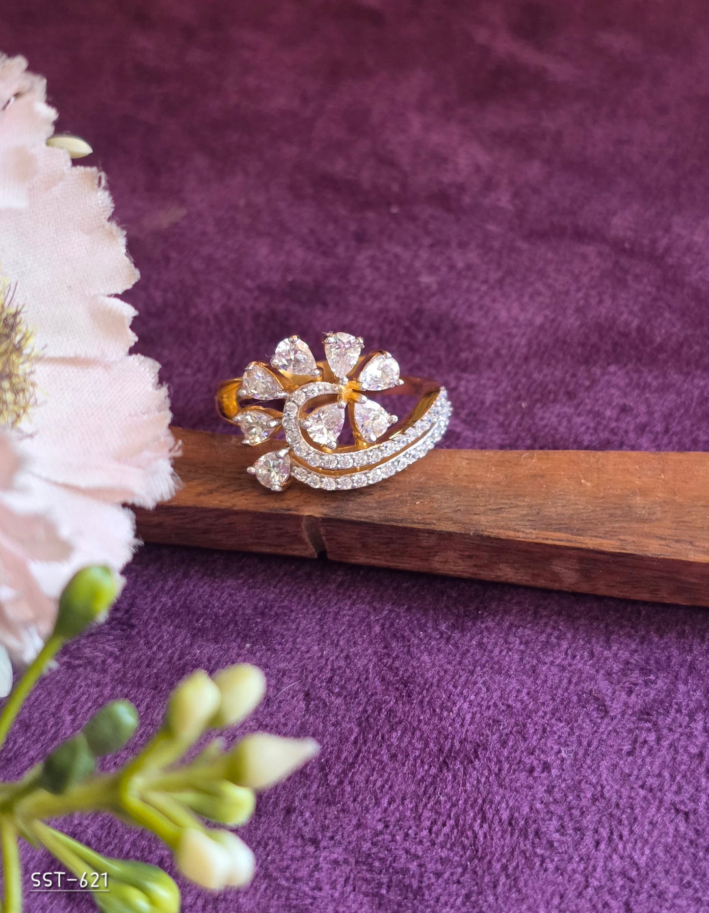 SST 621 | FLORAL SPARKLE STATEMENT RING