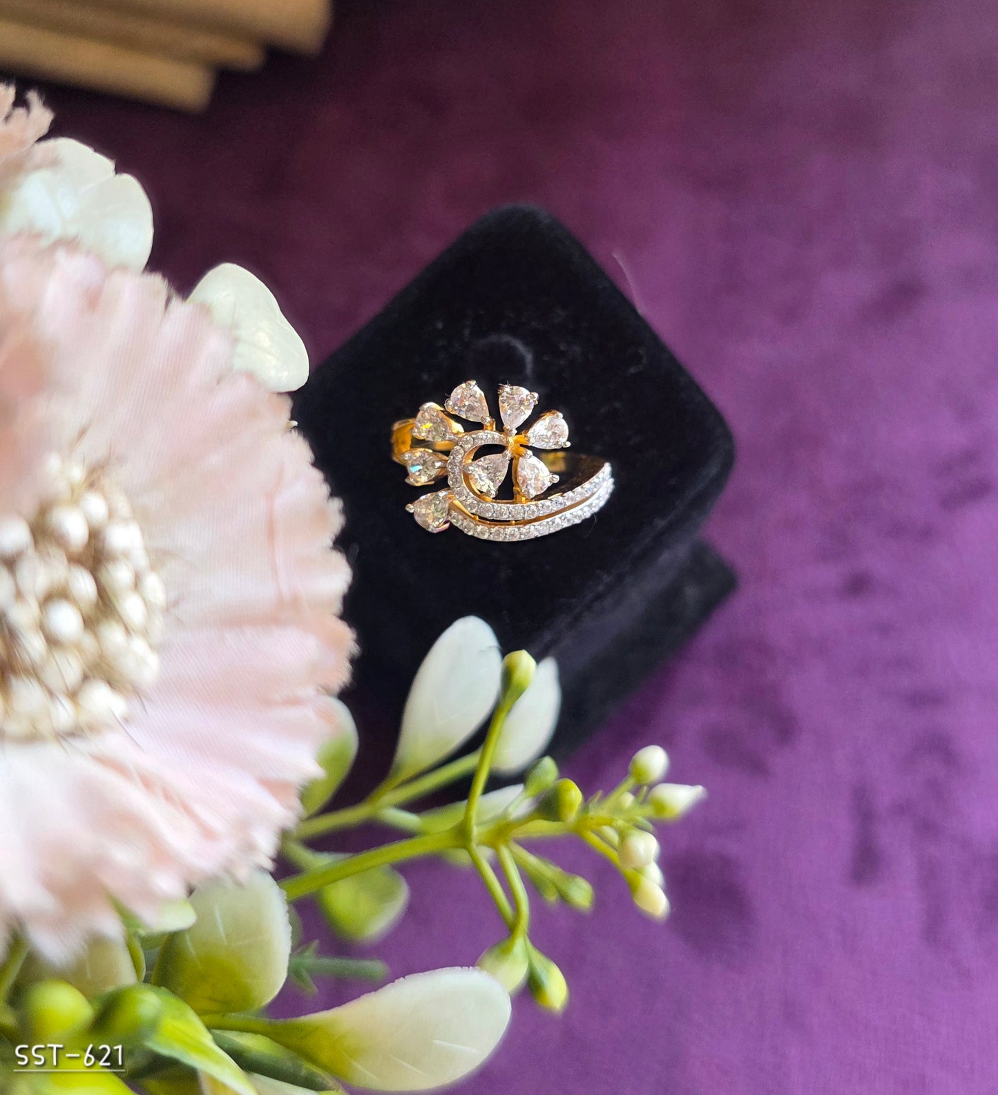 SST 621 | FLORAL SPARKLE STATEMENT RING