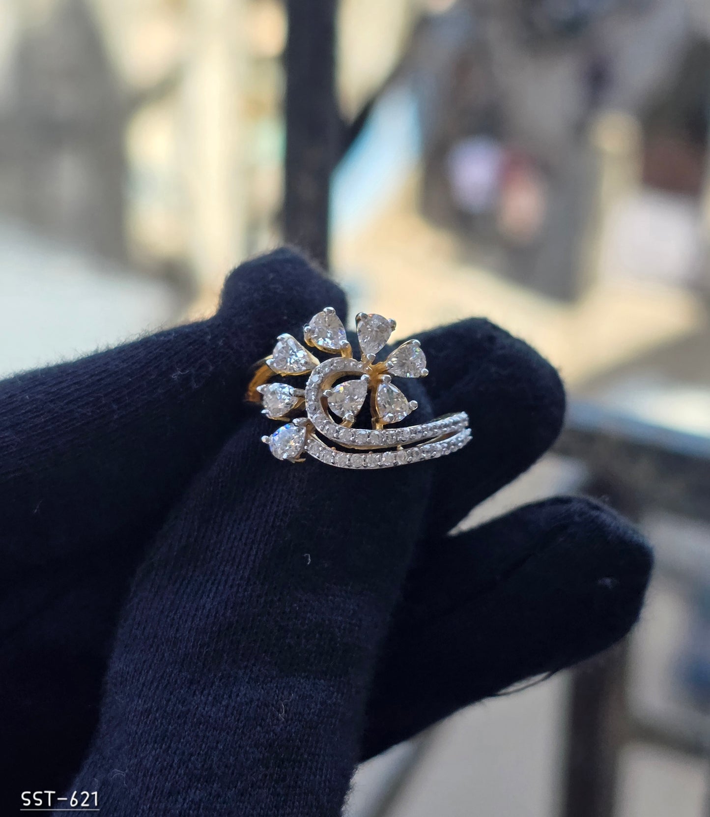 SST 621 | FLORAL SPARKLE STATEMENT RING