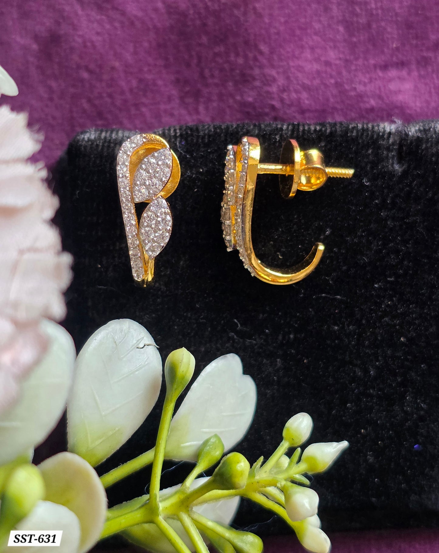 SST 631 | SPARKLING LEAF CURVE STUD EARRINGS