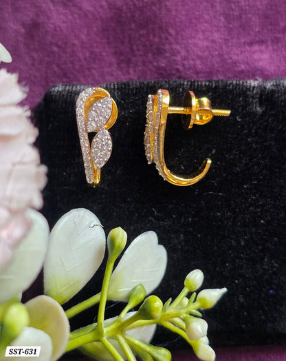 SST 631 | SPARKLING LEAF CURVE STUD EARRINGS