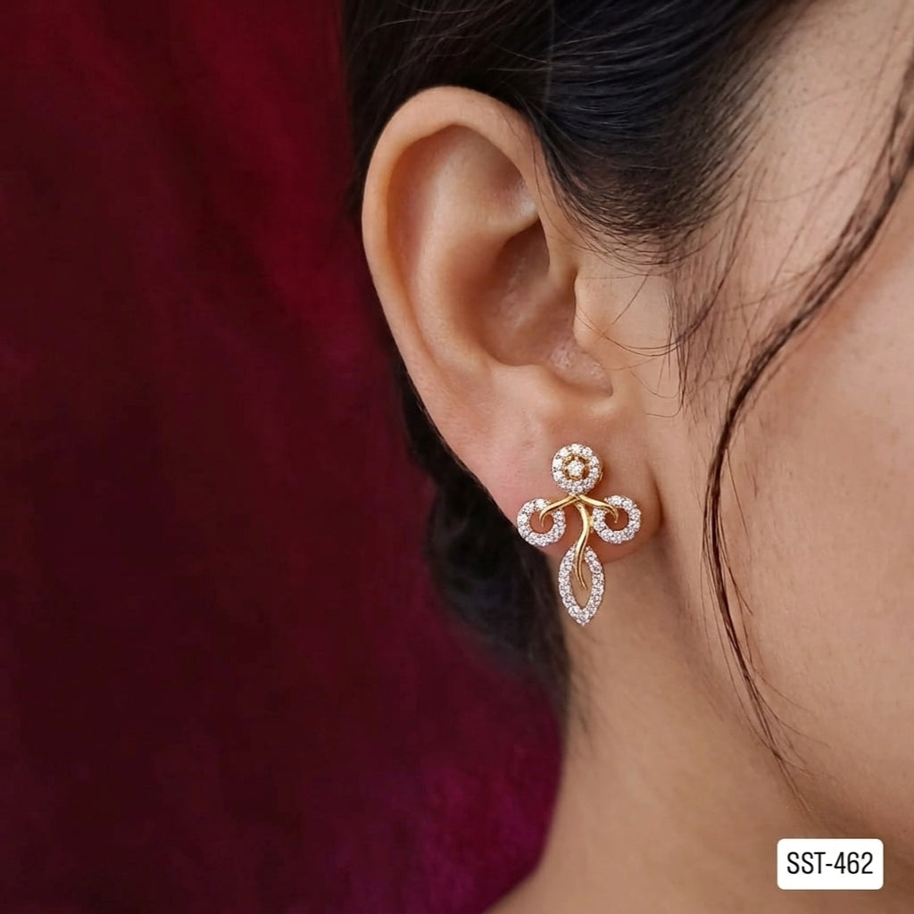 SST 462 | ELEGANT FLORAL DESIGN STUD EARRINGS