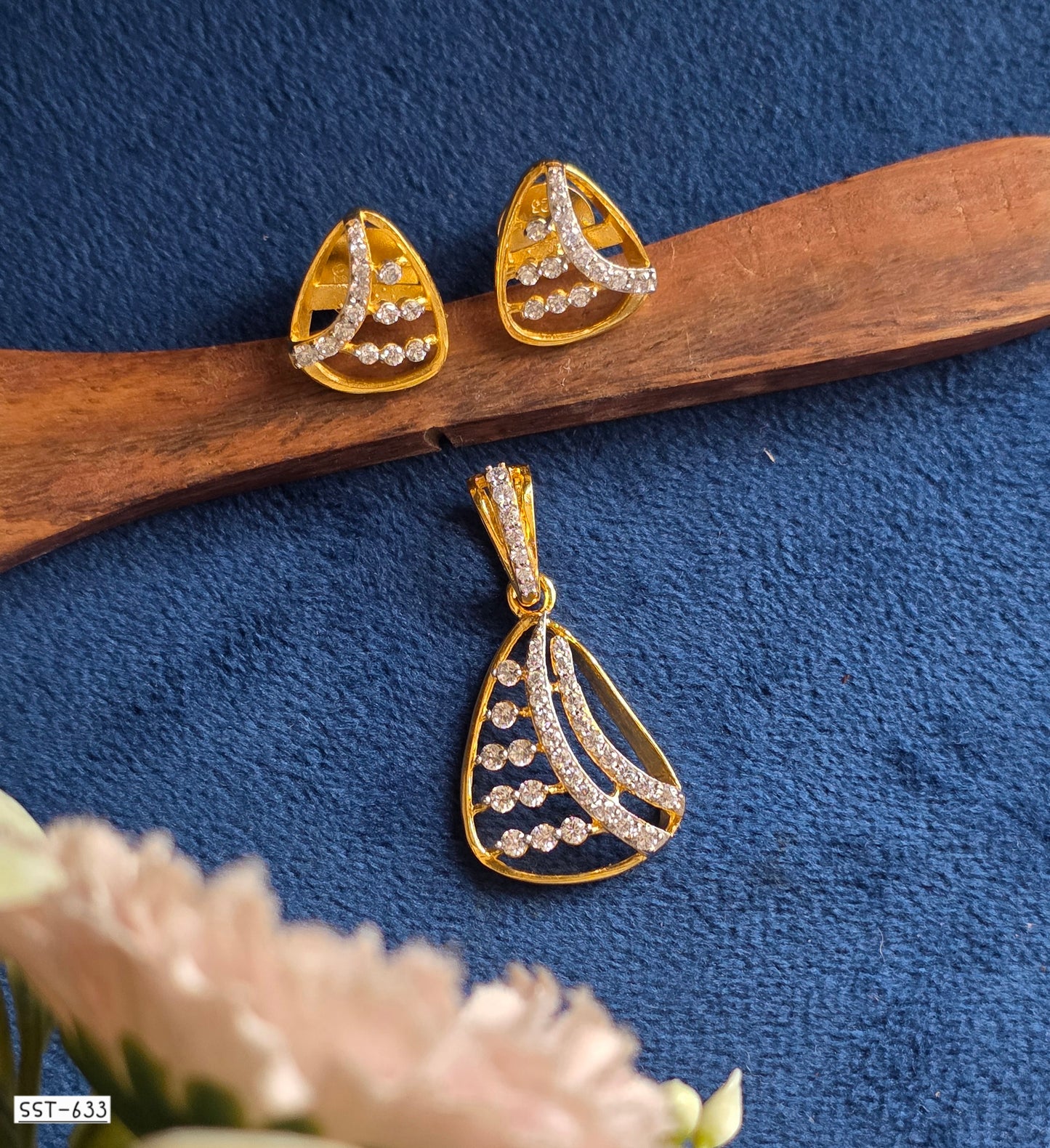 SST 633 | RADIANT GEOMETRIC PENDANT SET
