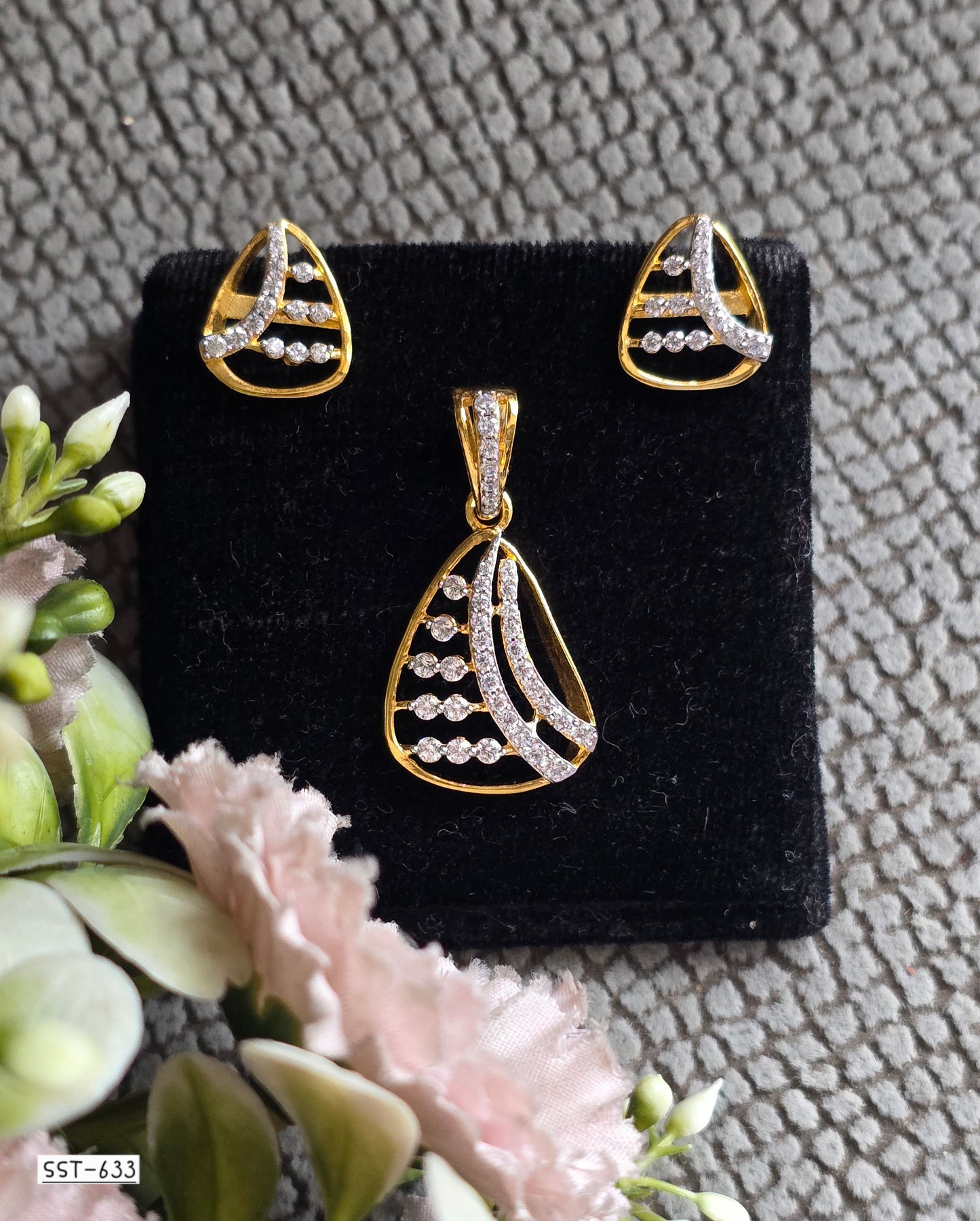 SST 633 | RADIANT GEOMETRIC PENDANT SET