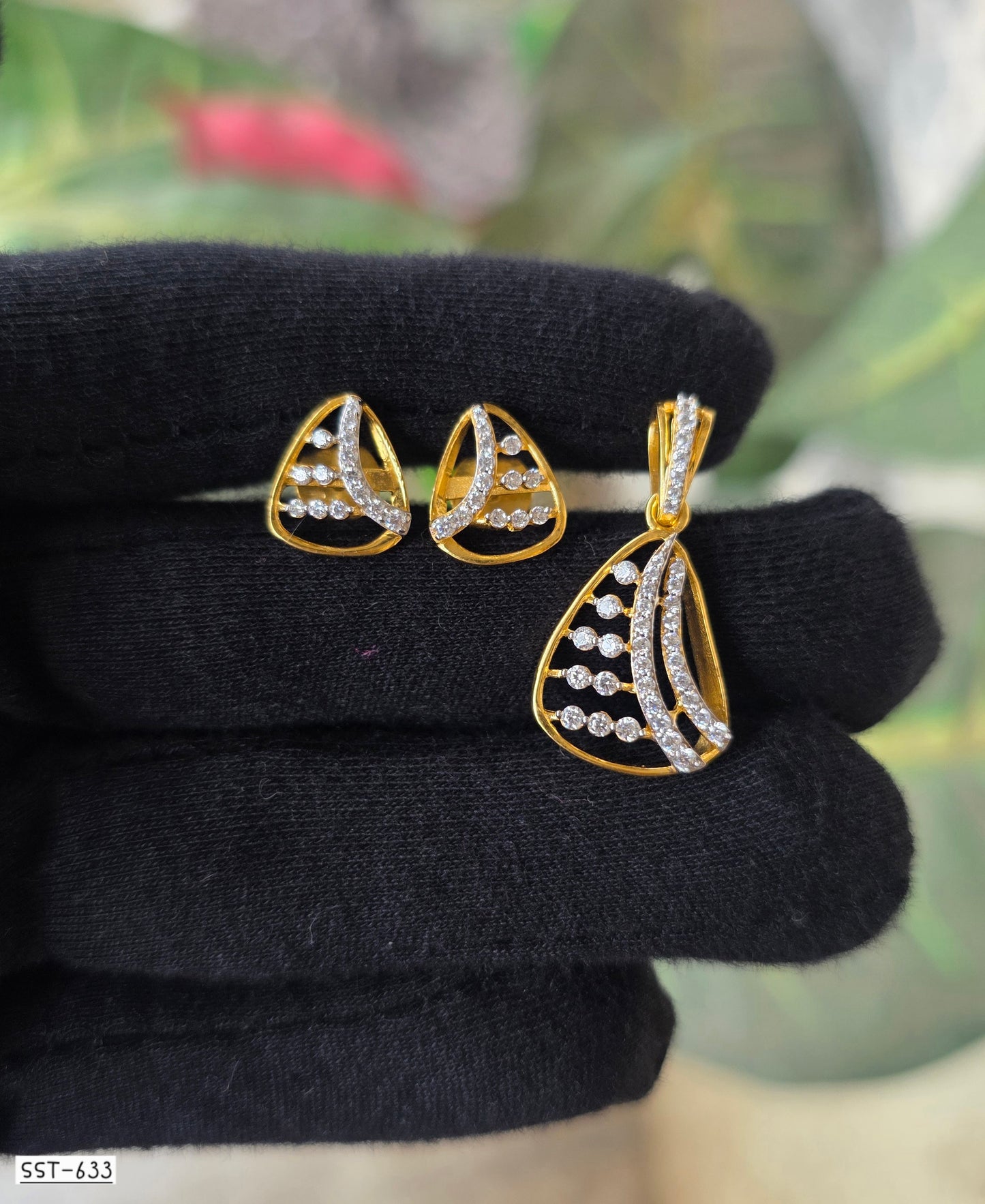 SST 633 | RADIANT GEOMETRIC PENDANT SET