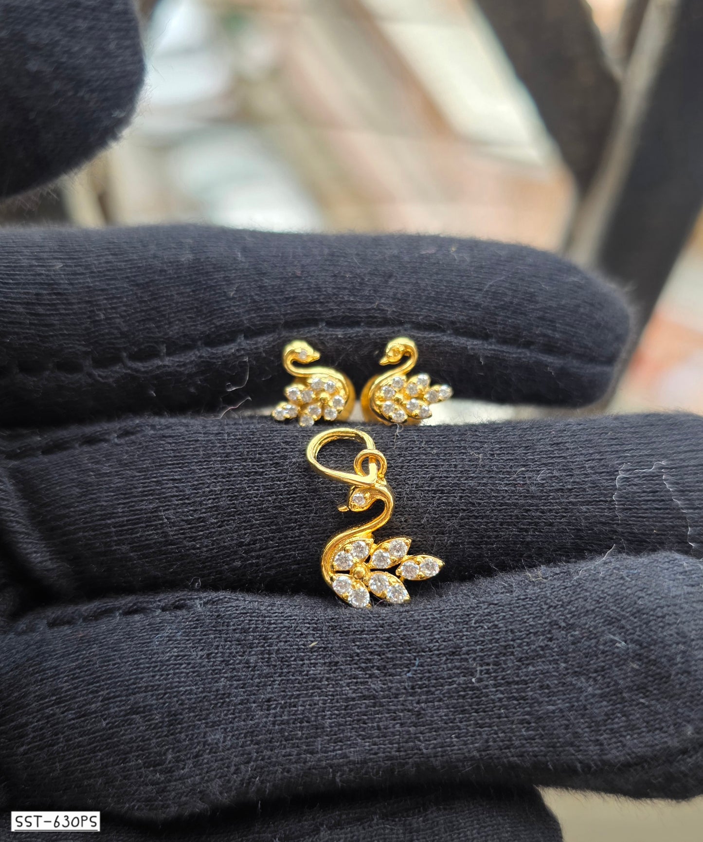 SST 630PS | TINY SWAN PENDENT SET