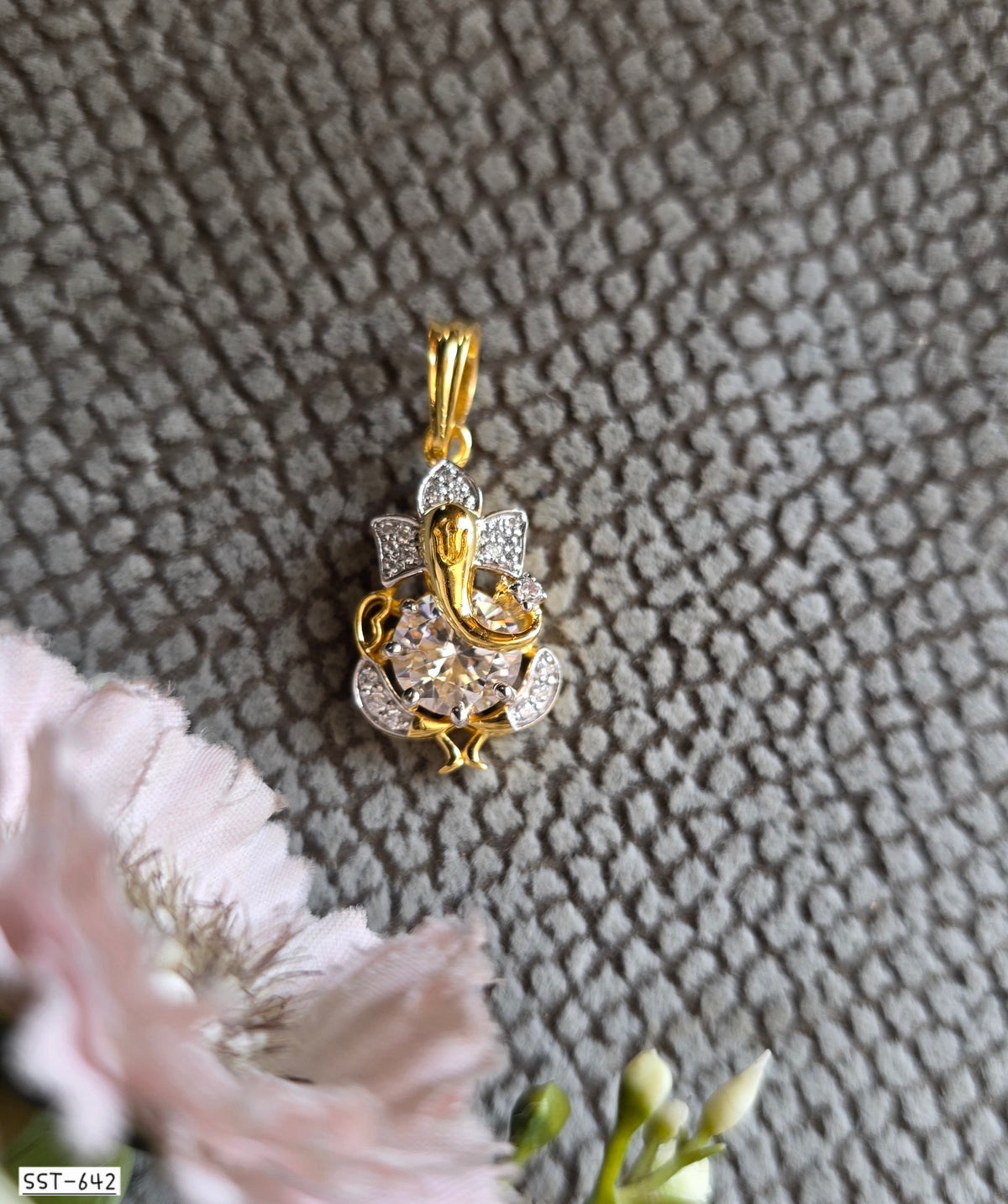 SST 642 | DIVINE GANESHA LOTUS PENDANT