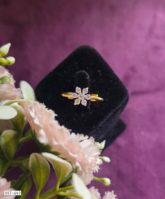 SST 647 | ELEGANT BLOSSOM DIAMOND RING
