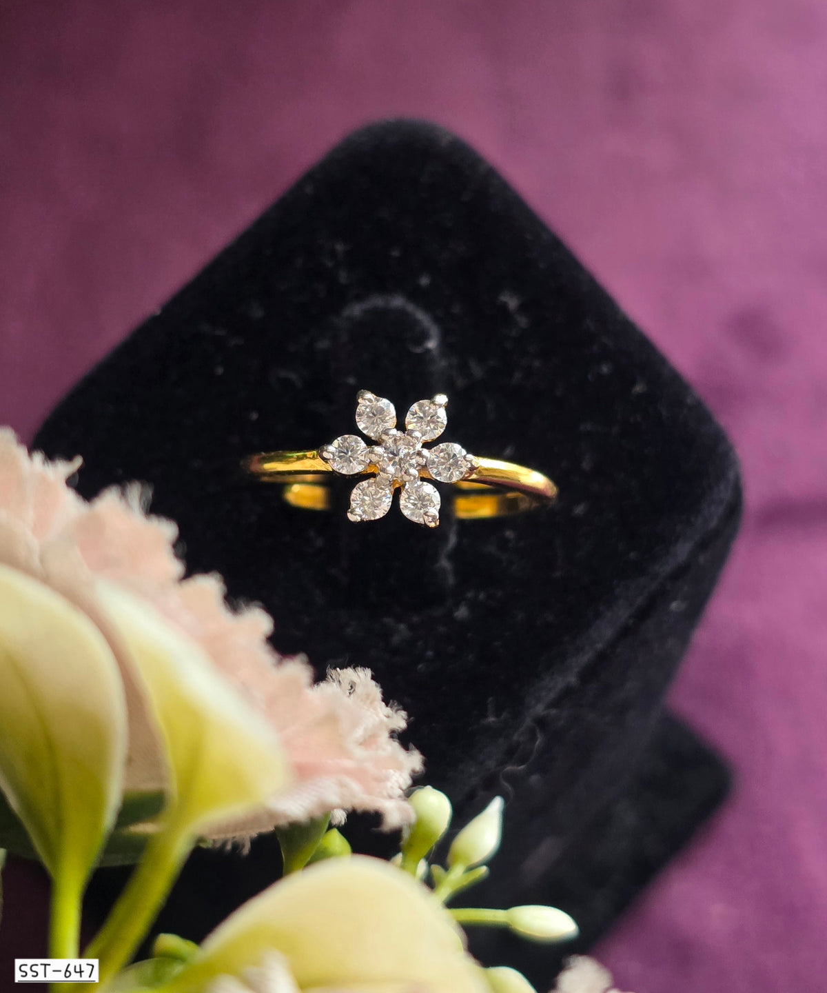 SST 647 | ELEGANT BLOSSOM DIAMOND RING
