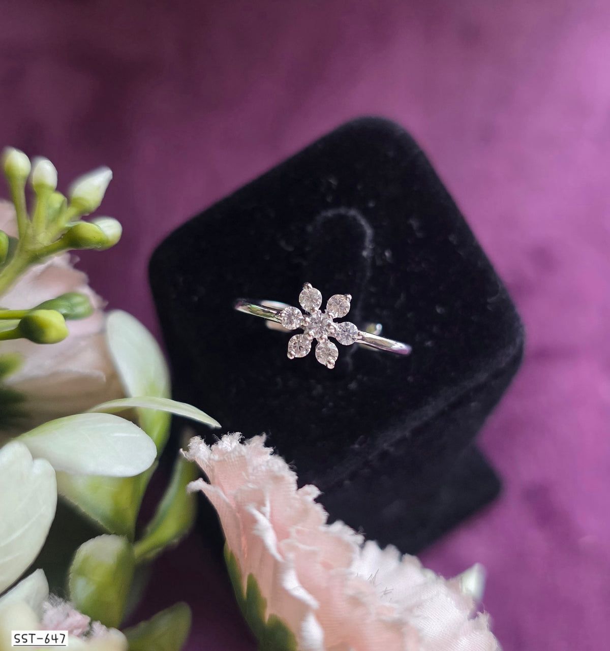SST 647 | ELEGANT BLOSSOM DIAMOND RING