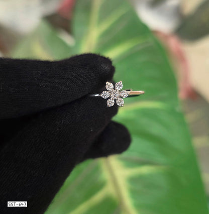 SST 647 | ELEGANT BLOSSOM DIAMOND RING