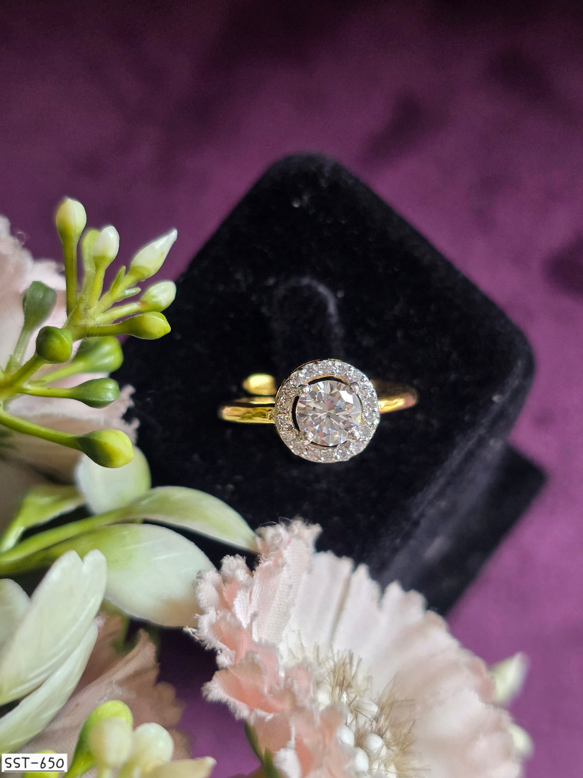 SST 650 | CLASSIC ROUND HALO STATEMENT RING