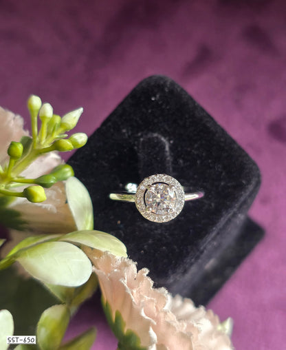SST 650 | CLASSIC ROUND HALO STATEMENT RING