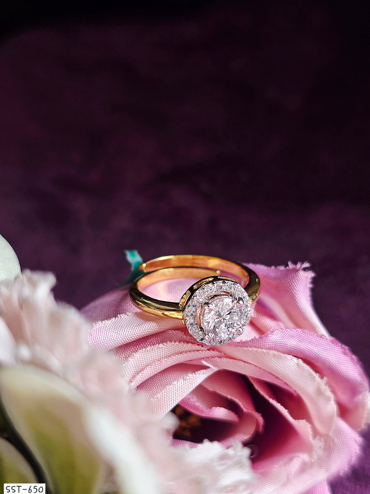 SST 650 | CLASSIC ROUND HALO STATEMENT RING