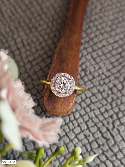 SST 650 | CLASSIC ROUND HALO STATEMENT RING