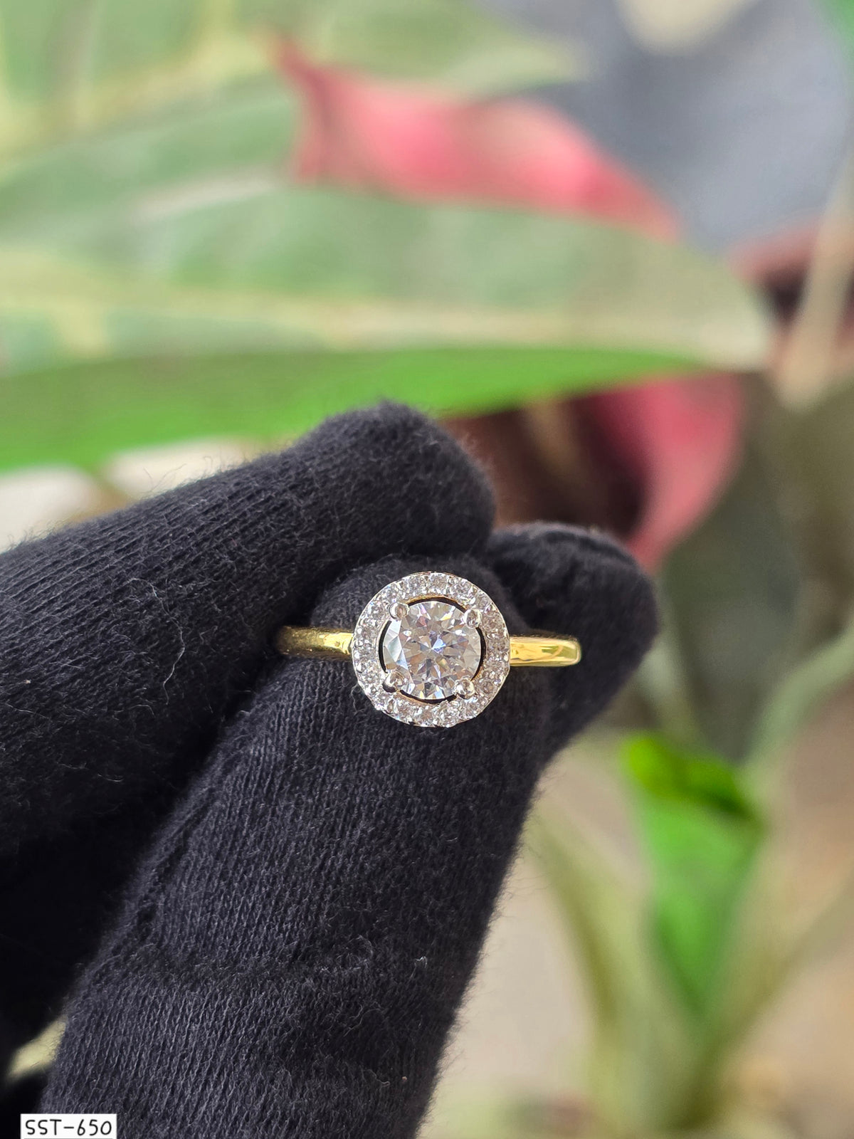SST 650 | CLASSIC ROUND HALO STATEMENT RING