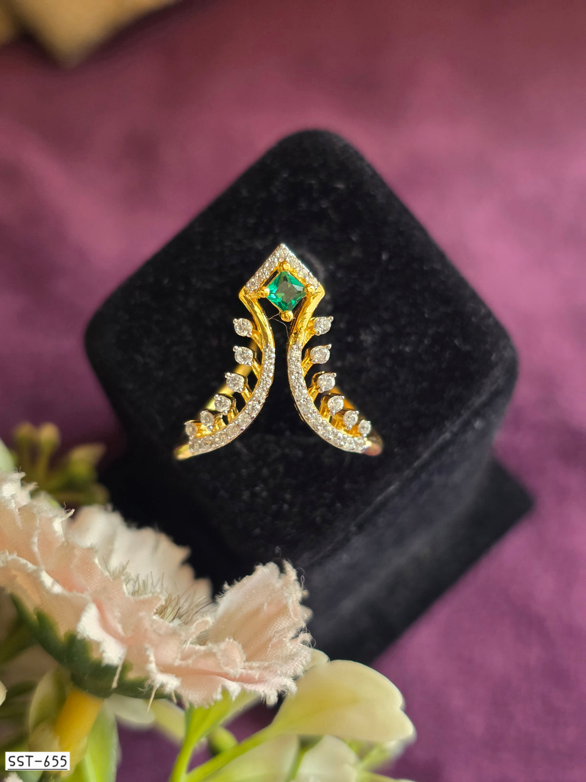 SST 655 | EMERALD LEAF SPARKLE RING