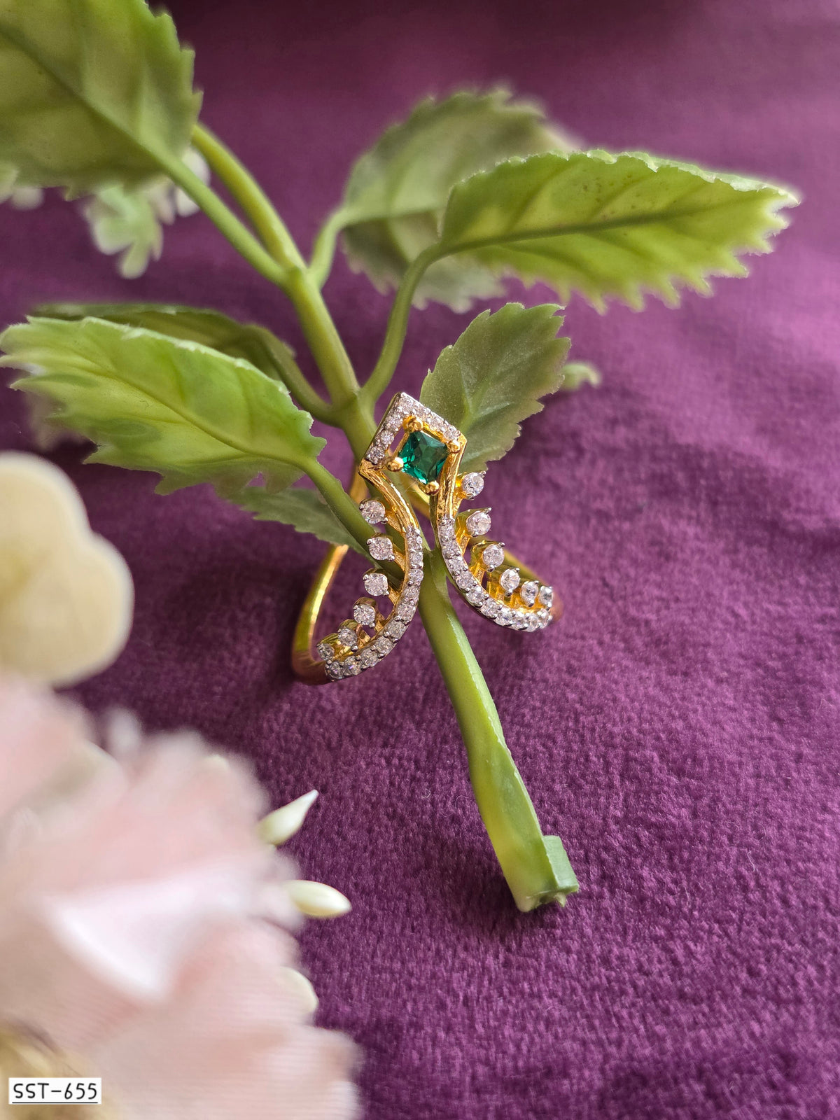 SST 655 | EMERALD LEAF SPARKLE RING