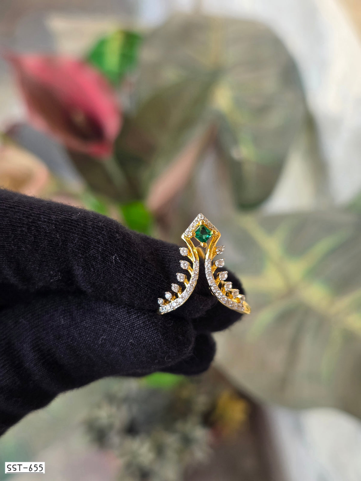 SST 655 | EMERALD LEAF SPARKLE RING