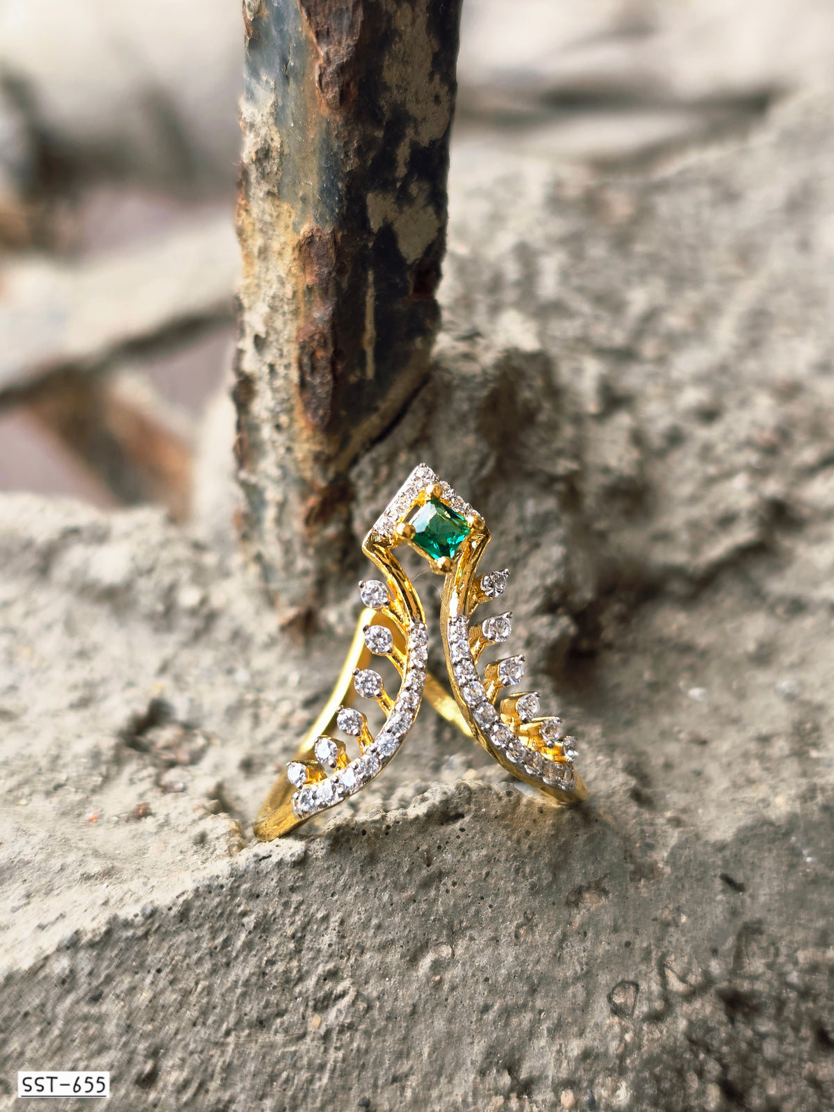 SST 655 | EMERALD LEAF SPARKLE RING