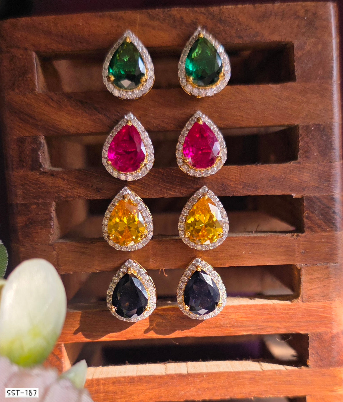 SST 187RED | EMERALD HALO PEAR STUD