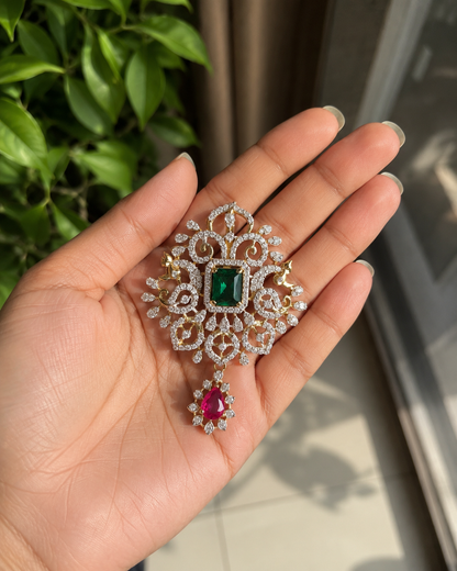 SST 483 | DIAMOND-STUDDED PENDANT WITH GREEN AND RED GEMSTONES