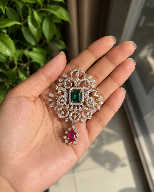 SST 483 | DIAMOND-STUDDED PENDANT WITH GREEN AND RED GEMSTONES