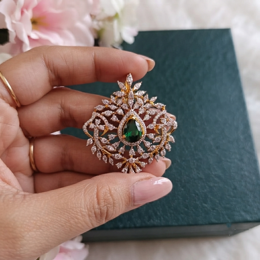 SST 390 | INTRICATE GREEN STONE PENDANT