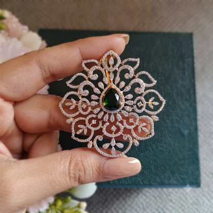 SST 372 | EXQUISITE FLORAL PENDENT