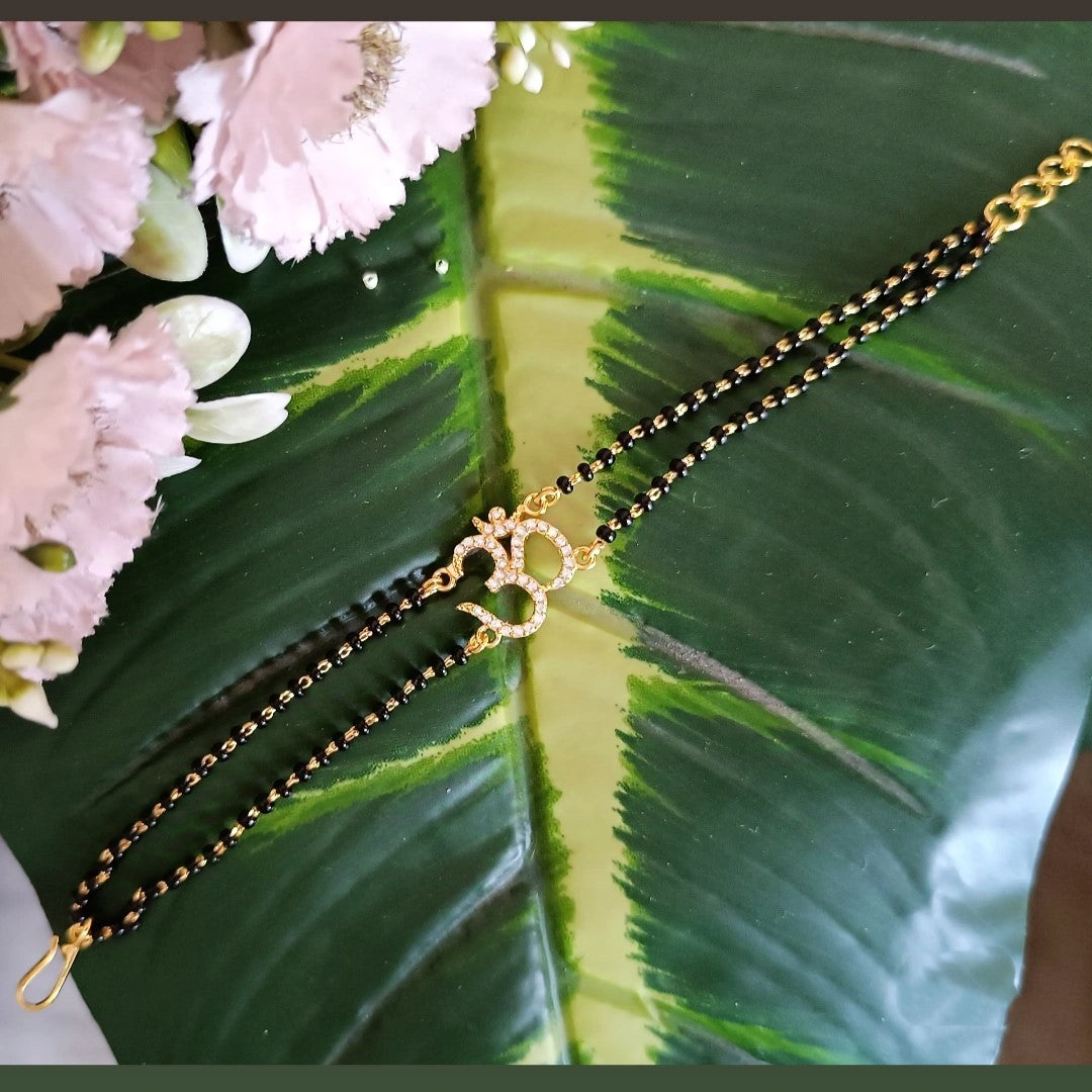 SST 106 | SACRED OM HAND MANGALSUTRA