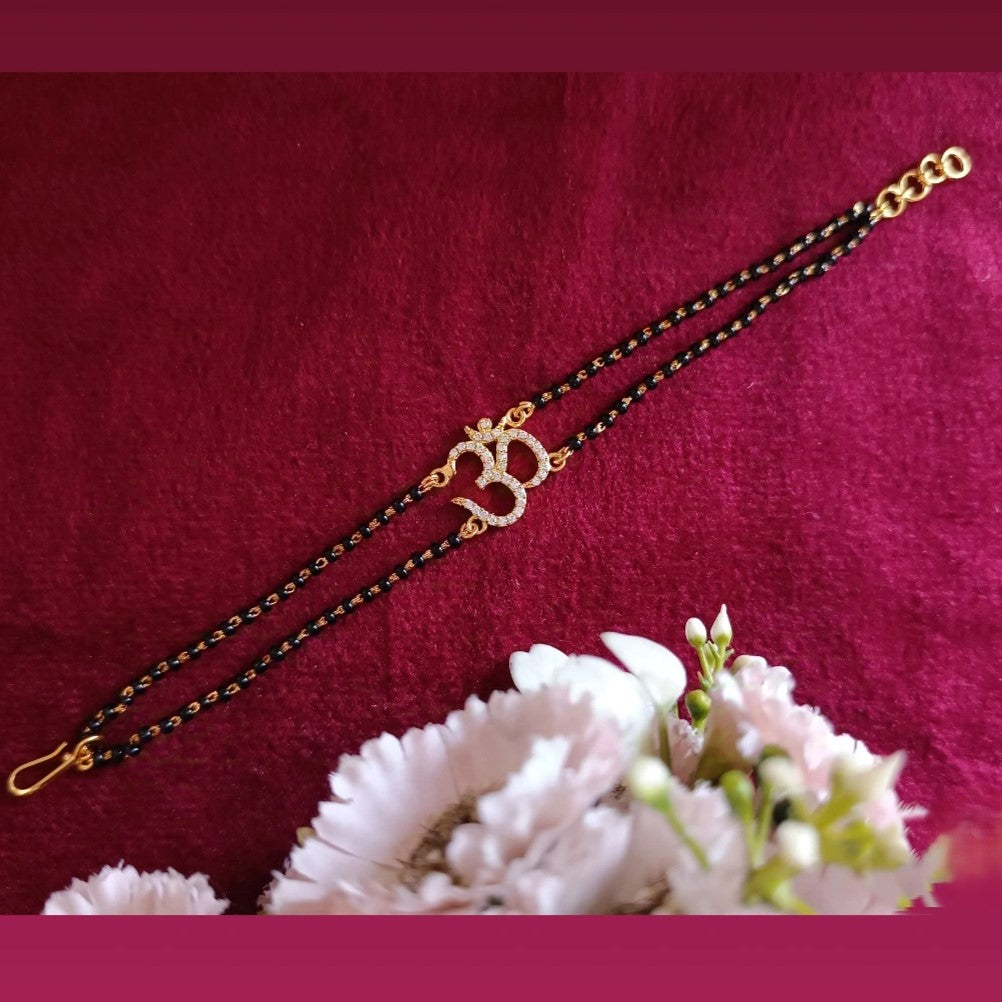 SST 106 | SACRED OM HAND MANGALSUTRA