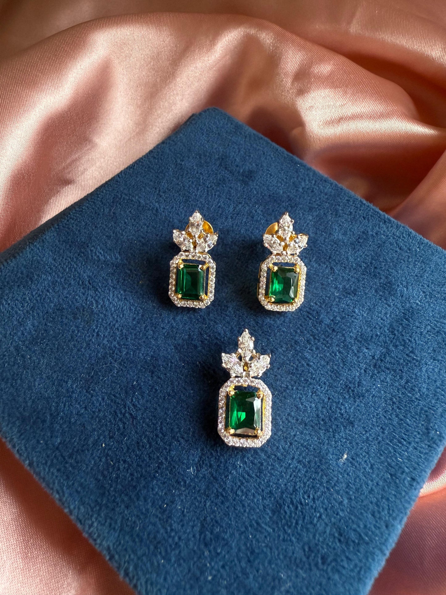 SST 053 | EMERALD RADIANCE EARRINGS AND PENDANT SET