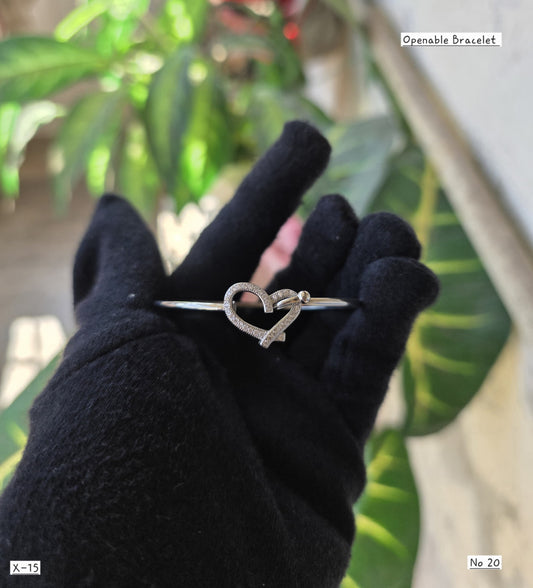 X 015 | HEART SHAPE KADA BRACELET