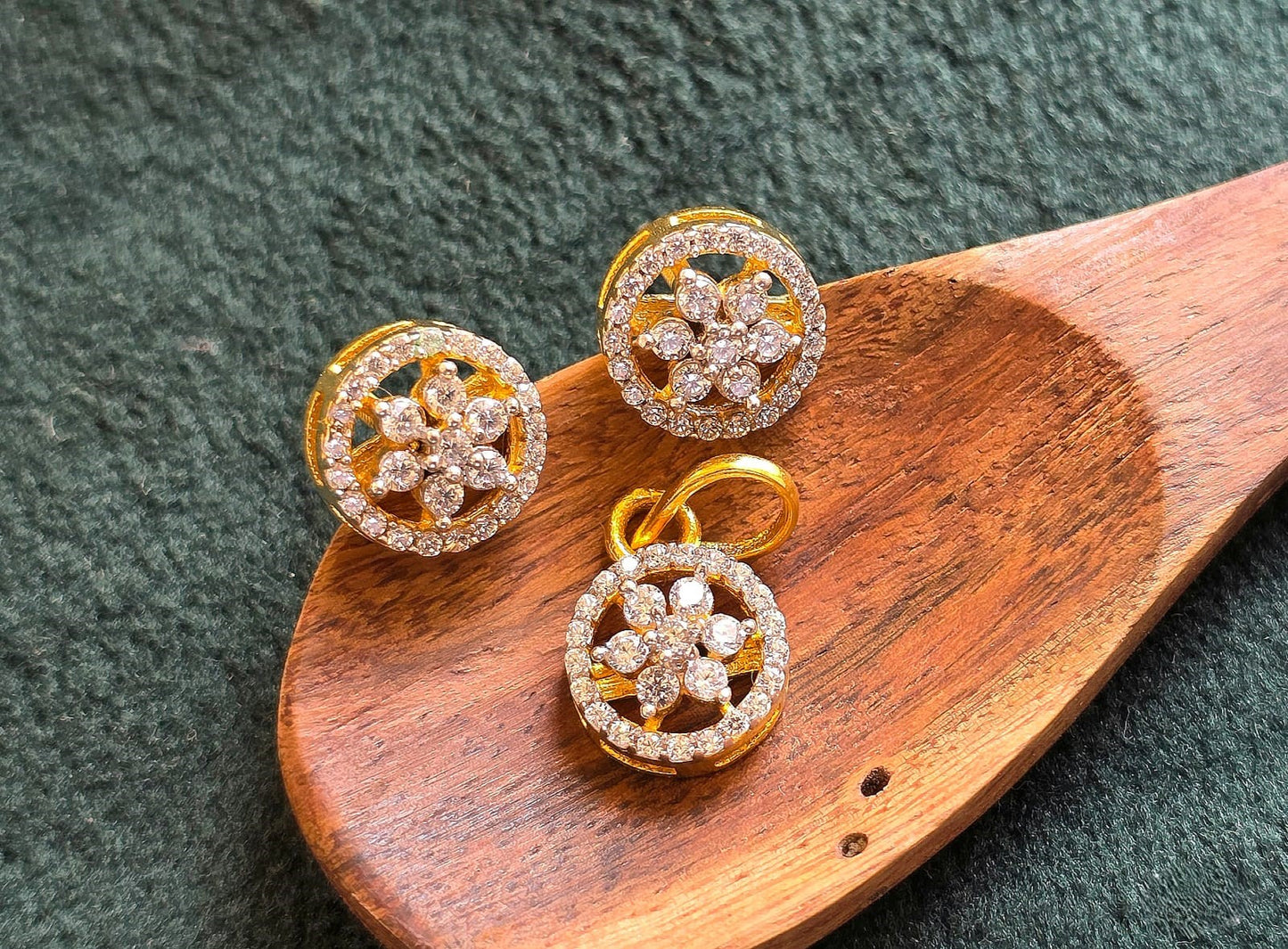 SST 280 | CHARMING CIRCLE PENDANT AND EARRINGS