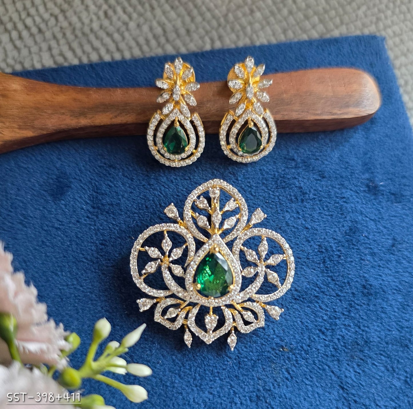 SST 411 + 398 | PENDENT AND EARRINGS SET
