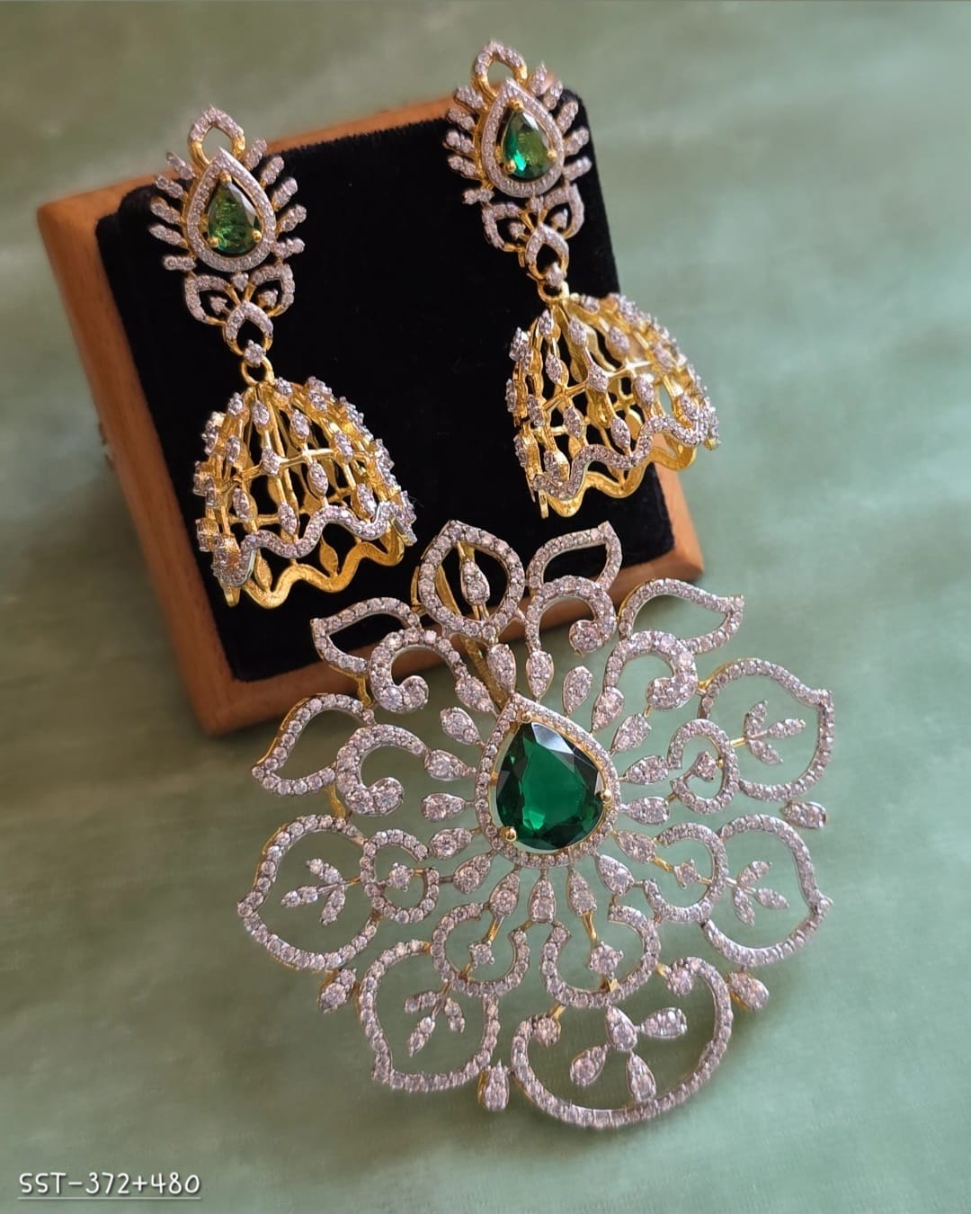SST 372 + 480 | PENDENT AND EARRINGS SET
