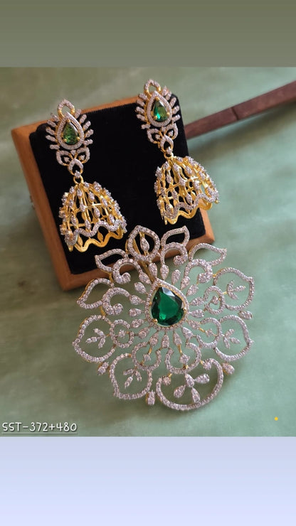 SST 372 + 480 | PENDENT AND EARRINGS SET