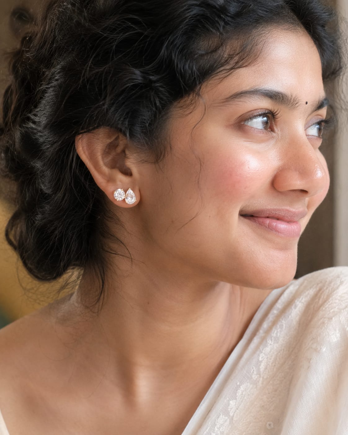 SST 605 | TIMELESS PEAR AND ROUND CUT DIAMOND STUD EARRINGS