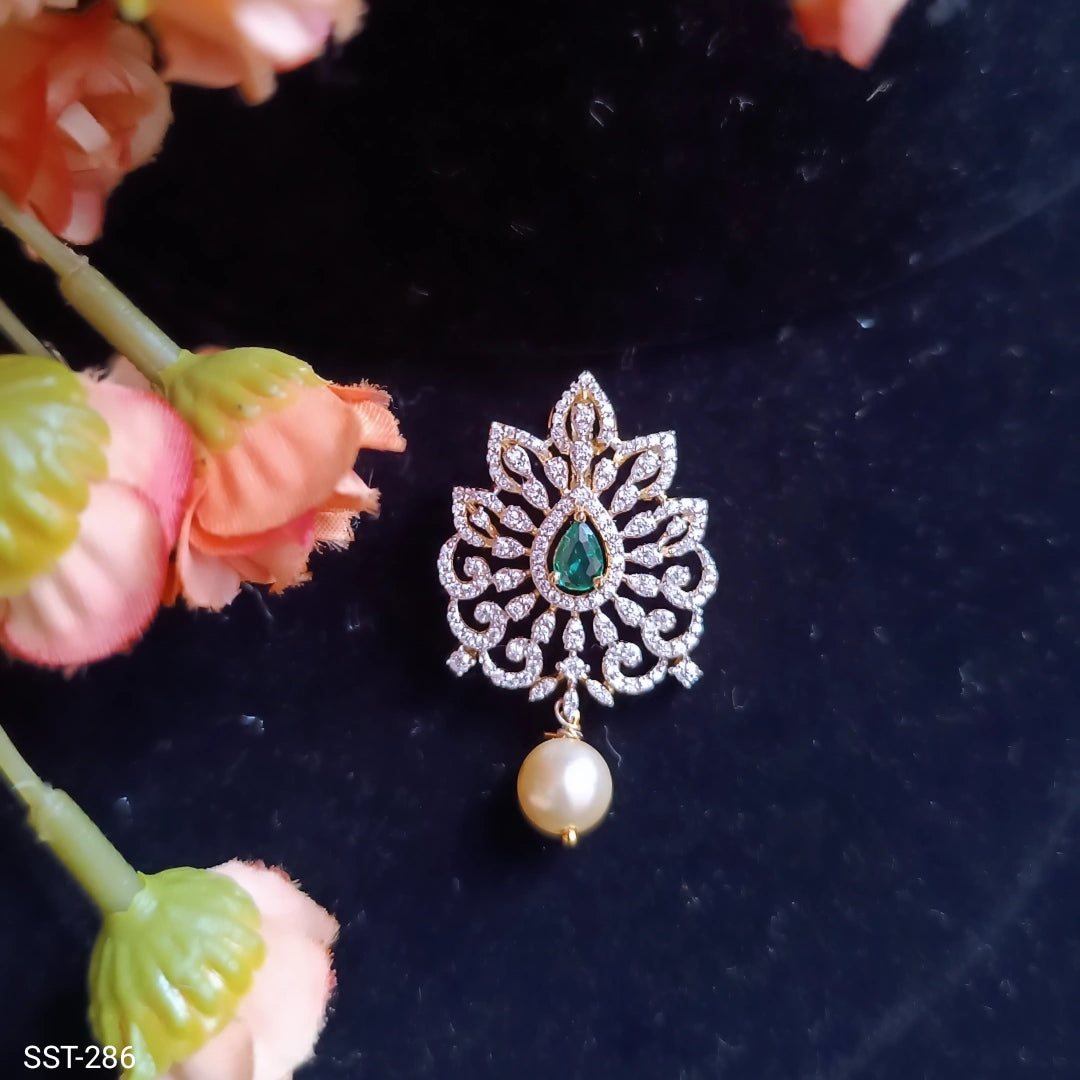 SST 286 | INTRICATE EMERALD AND PEARL PENDANT