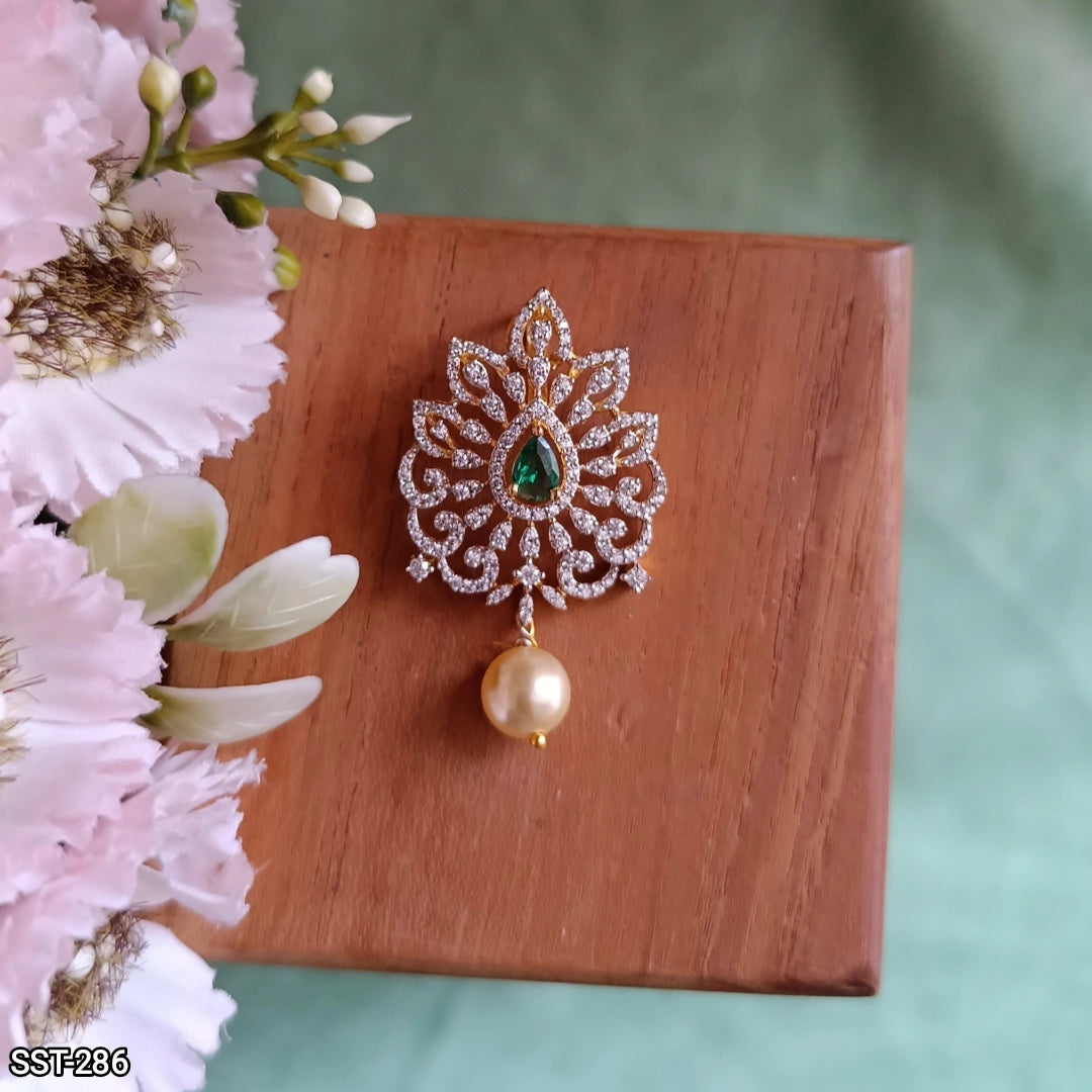 SST 286 | INTRICATE EMERALD AND PEARL PENDANT