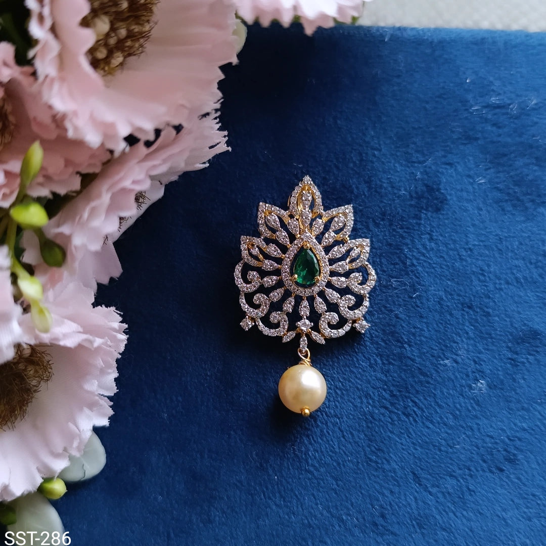 SST 286 | INTRICATE EMERALD AND PEARL PENDANT