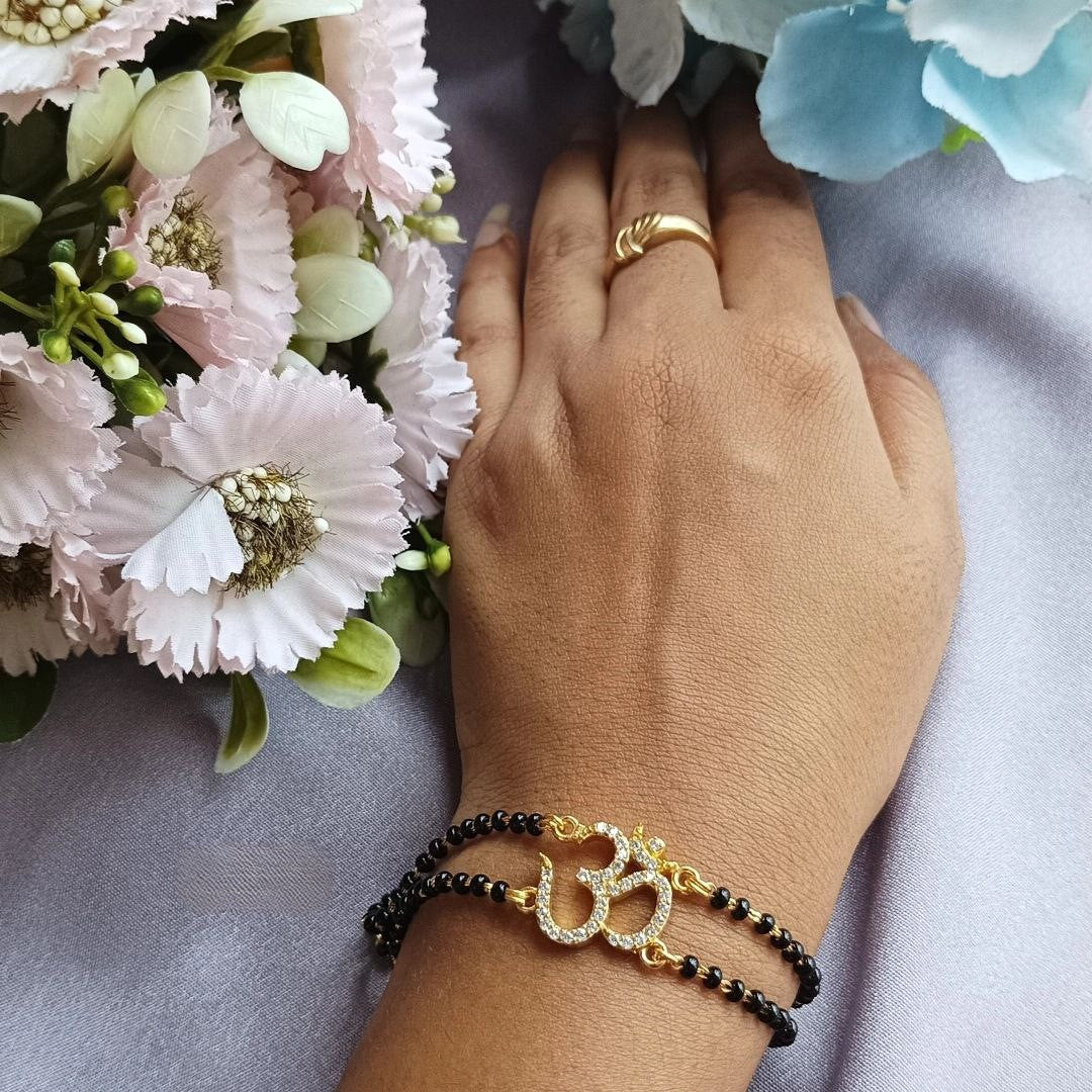 SST 106 | SACRED OM HAND MANGALSUTRA