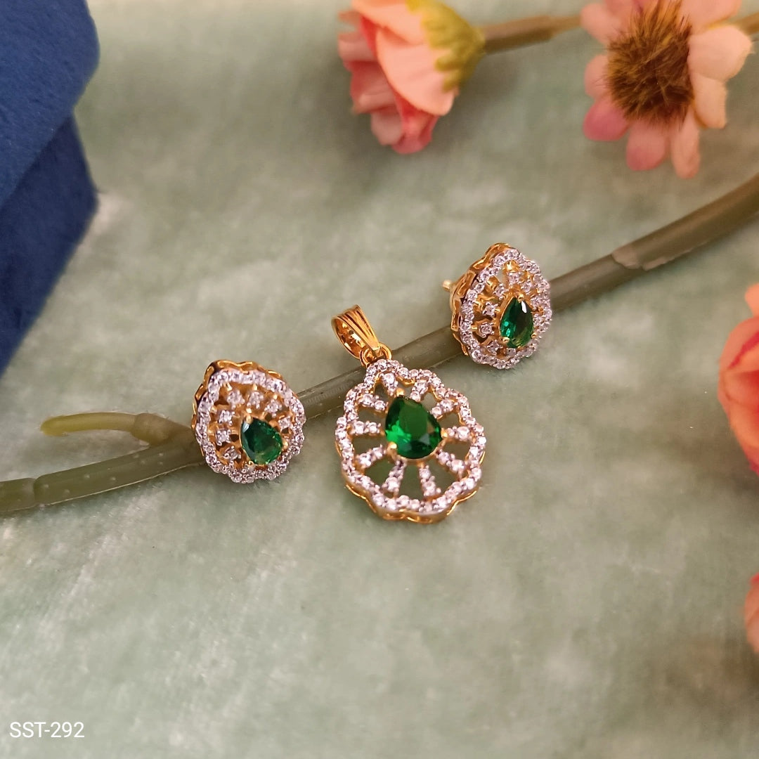 SST 292 | ELEGANT CRYSTAL PENDENT AND EARRINGS