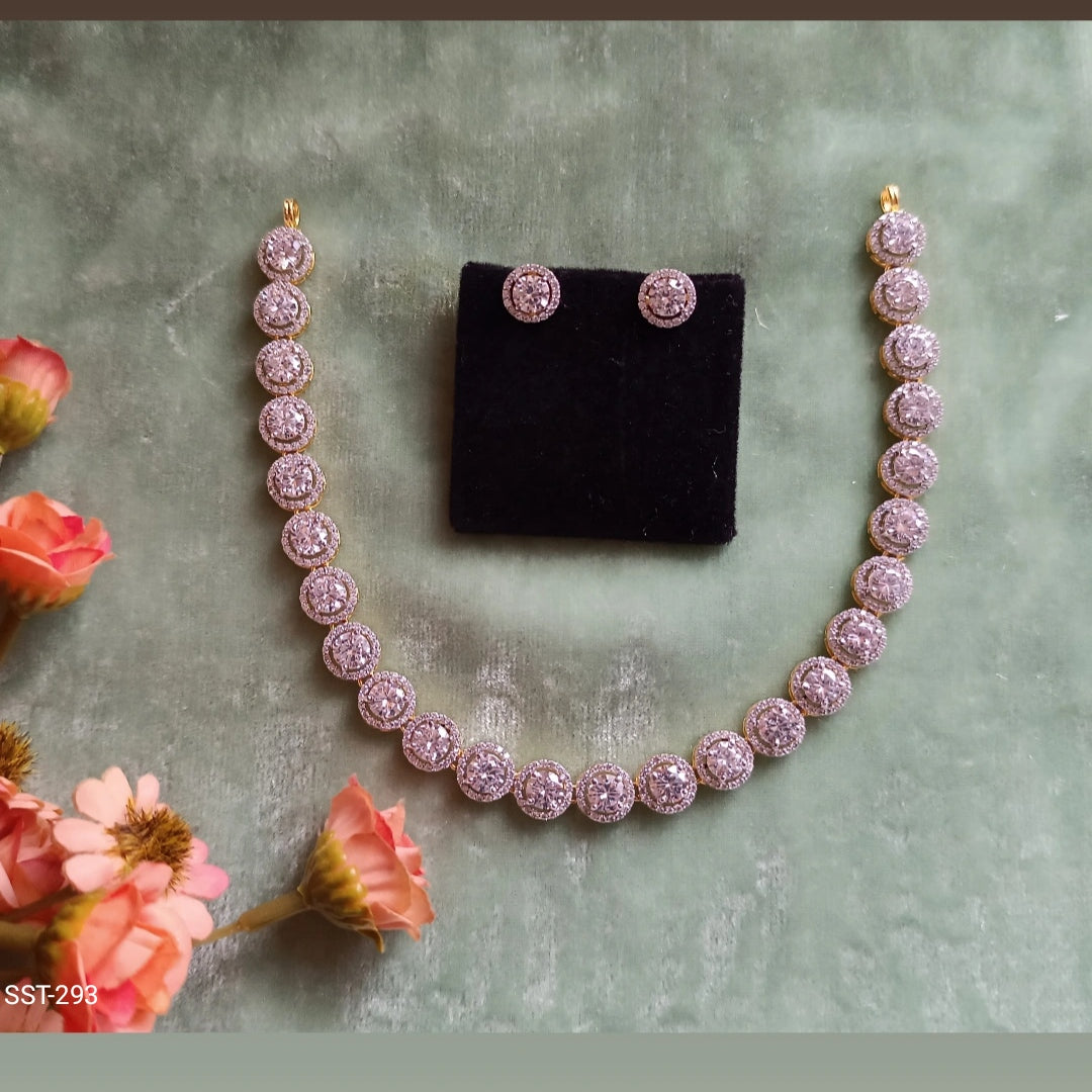 SST 293 | STUNNING CRYSTAL NECKLACE AND EARRINGS SET